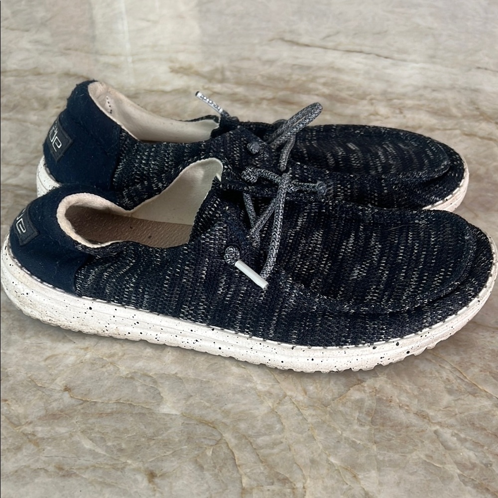 Hey Dude. Size 6 in Navy